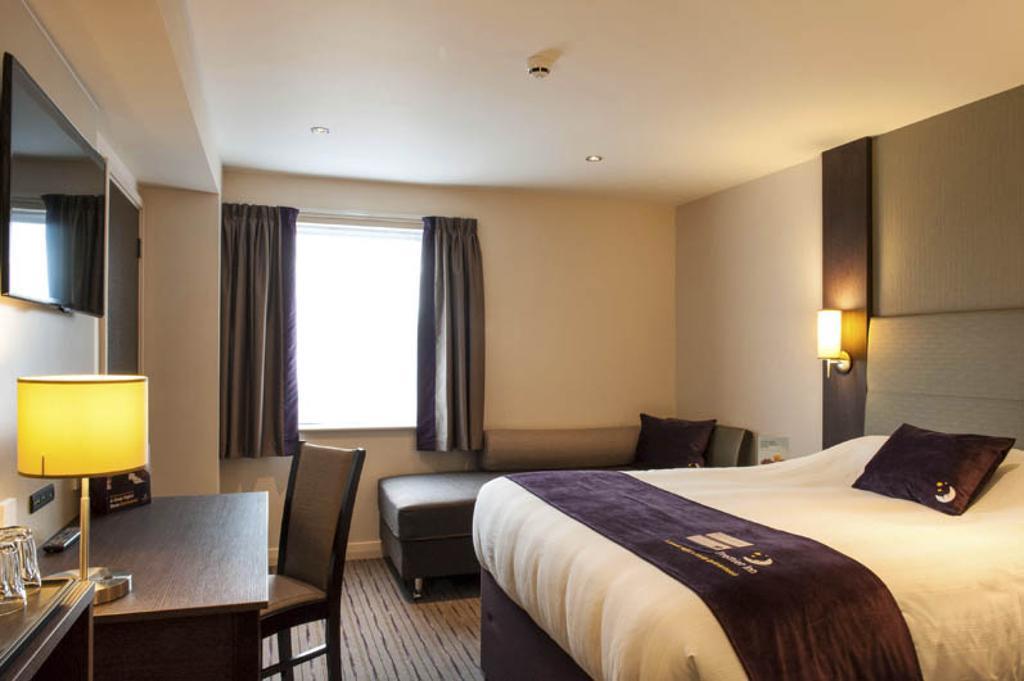 Premier Inn Dover Central - Eastern Ferry Terminal ภายนอก รูปภาพ