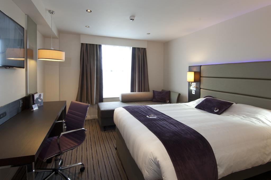 Premier Inn Dover Central - Eastern Ferry Terminal ภายนอก รูปภาพ