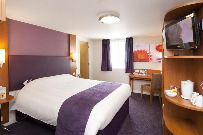 Premier Inn Dover Central - Eastern Ferry Terminal ภายนอก รูปภาพ