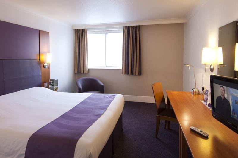 Premier Inn Dover Central - Eastern Ferry Terminal ภายนอก รูปภาพ