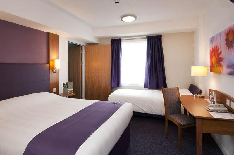 Premier Inn Dover Central - Eastern Ferry Terminal ภายนอก รูปภาพ