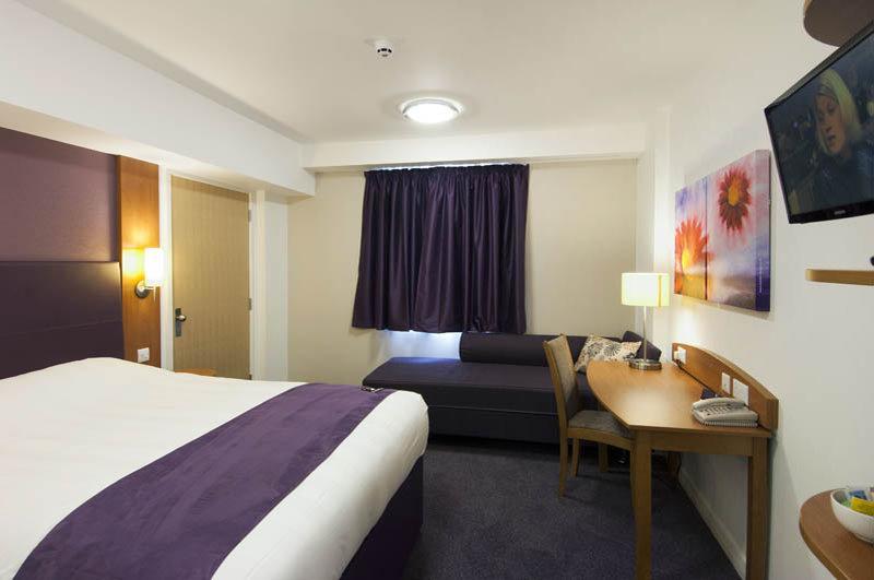 Premier Inn Dover Central - Eastern Ferry Terminal ภายนอก รูปภาพ